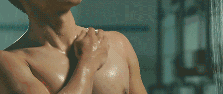 全网都在围观的窦骁洗澡视频流出…赌王女婿，行走的荷尔蒙，为新剧剃胸毛！