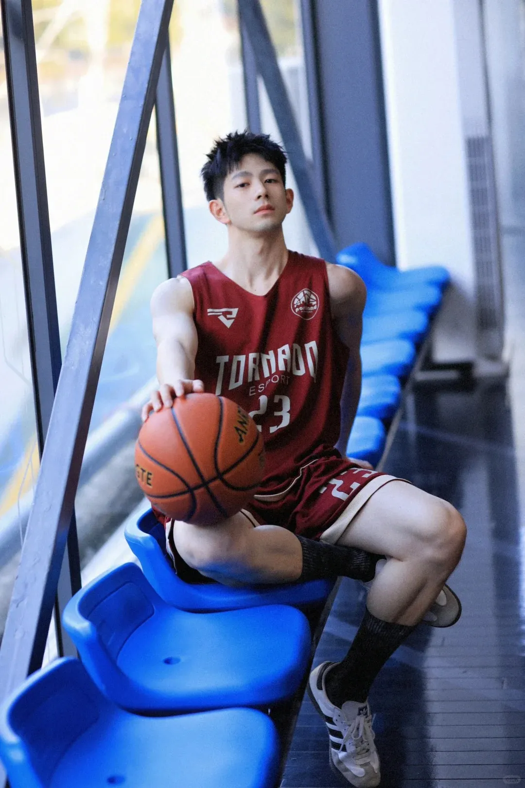 正装照让直男破防！武大退役小哥帅得人心花怒放！