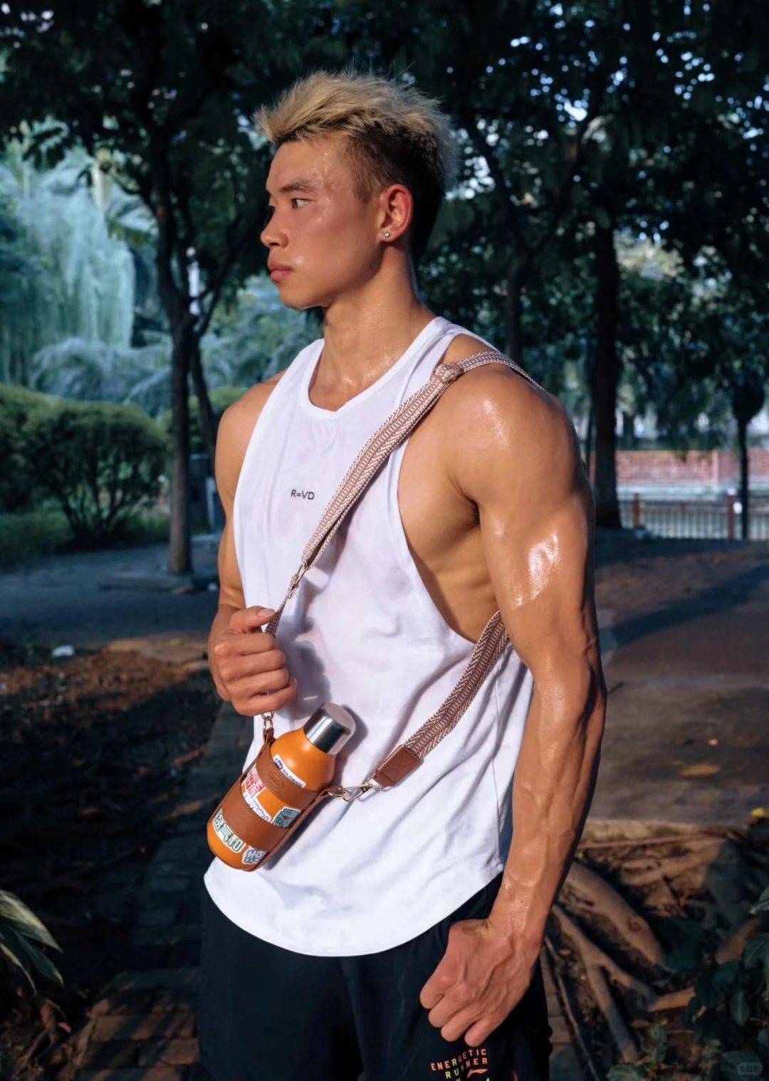 【X 男神系列】这个广东肌肉帅哥，大腿真的好粗啊！？