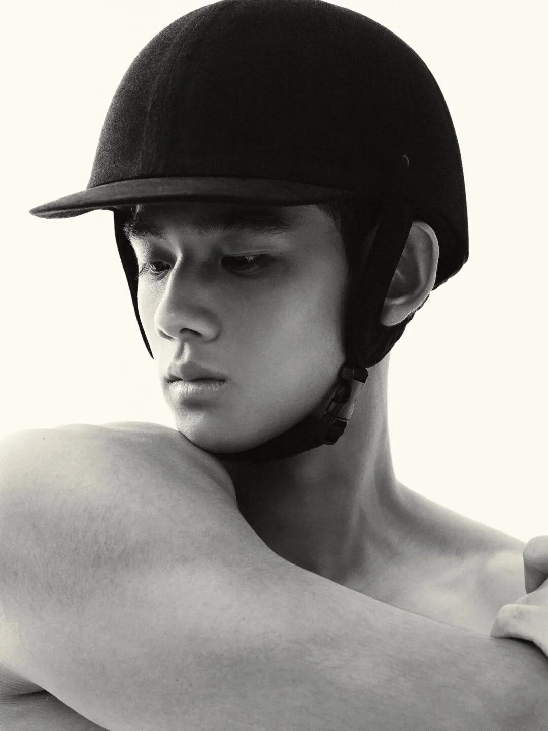 新晋男模火出圈！网友直呼：这不是广体体育生吗……