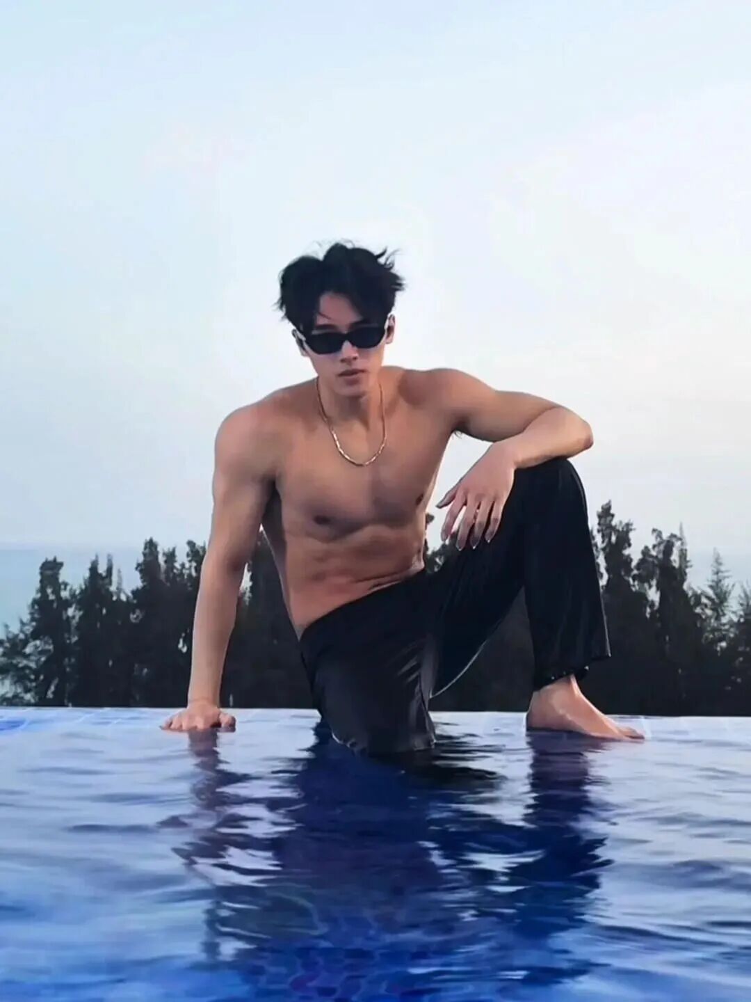 退役运动员，高颜值搭配恰到好处的腱子肉