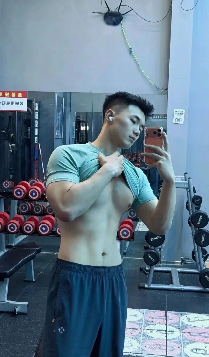 192cm 肉壮篮球裁判小哥，宽肩窄腰大粗腿