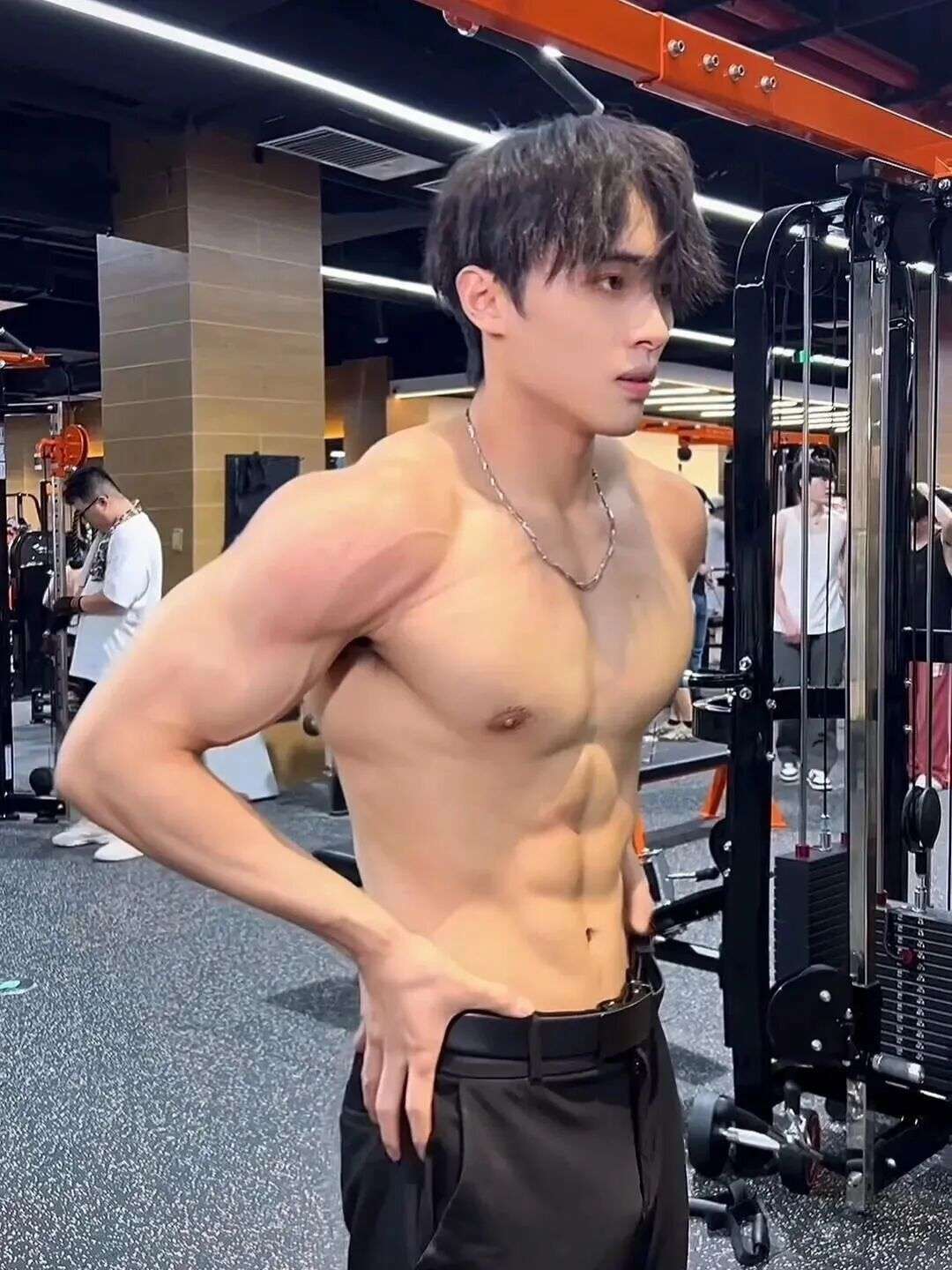 退役运动员，高颜值搭配恰到好处的腱子肉