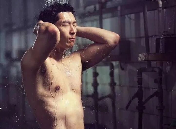 骁洗澡视频流出爆料很强!行走的荷尔蒙把胸毛都剃掉了? 骁洗澡视频流出爆料很强!行走的荷尔蒙把胸毛都剃掉了?