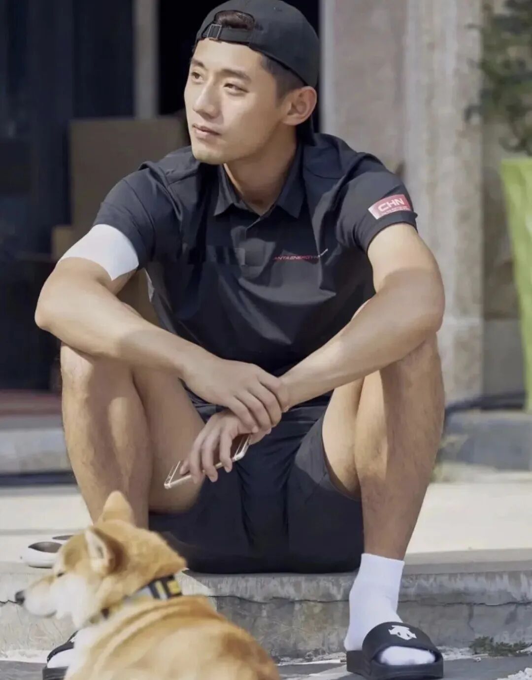 张继科深夜拍视频穿运动短裤被曝光，？太清晰太帅了！