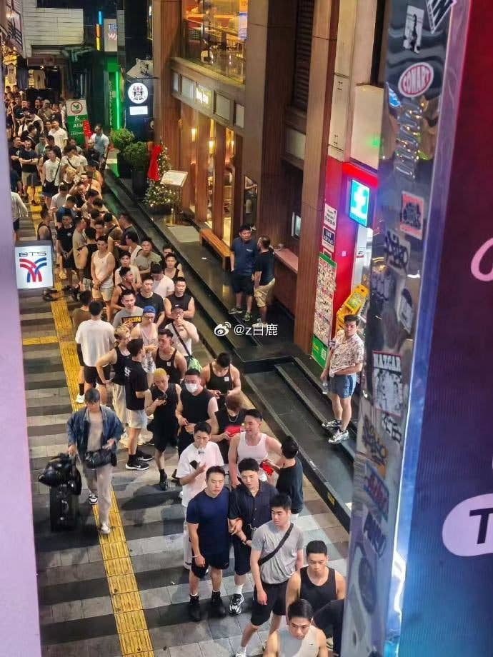 对象说去大连跨年，实则曼谷浴室排队，视频被认出来了