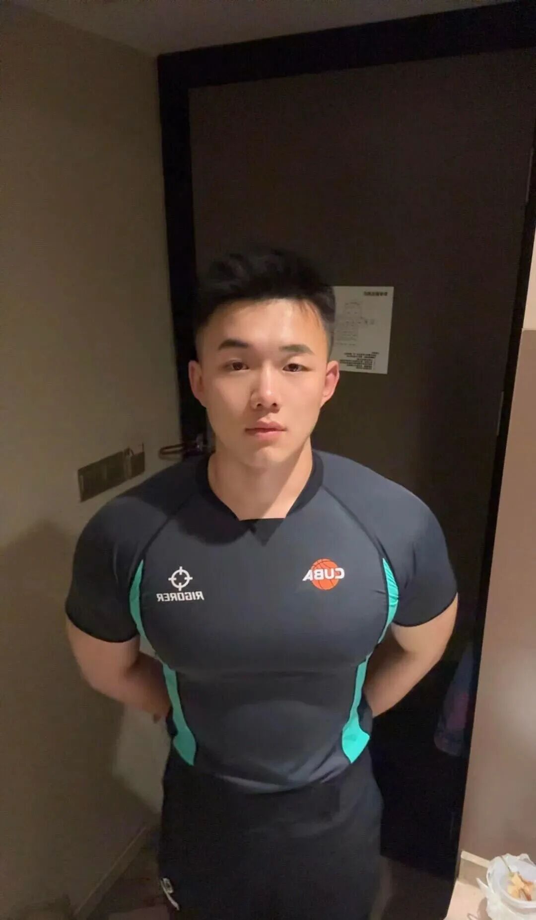 192cm 肉壮篮球裁判小哥，宽肩窄腰大粗腿