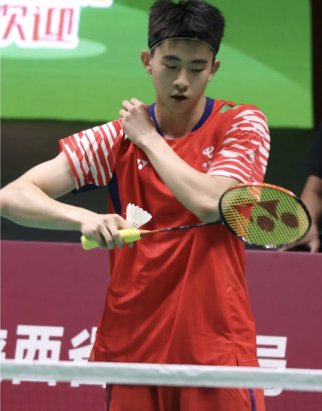 赛场打球换衣的小哥被拍，？湖北体育生王子骏太可了！