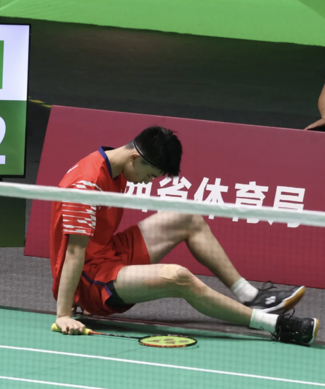 赛场打球换衣的小哥被拍，？湖北体育生王子骏太可了！