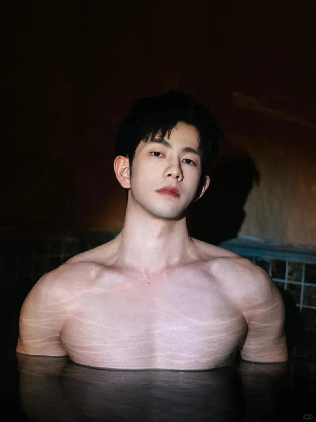 正装照让直男破防！武大退役小哥帅得人心花怒放！