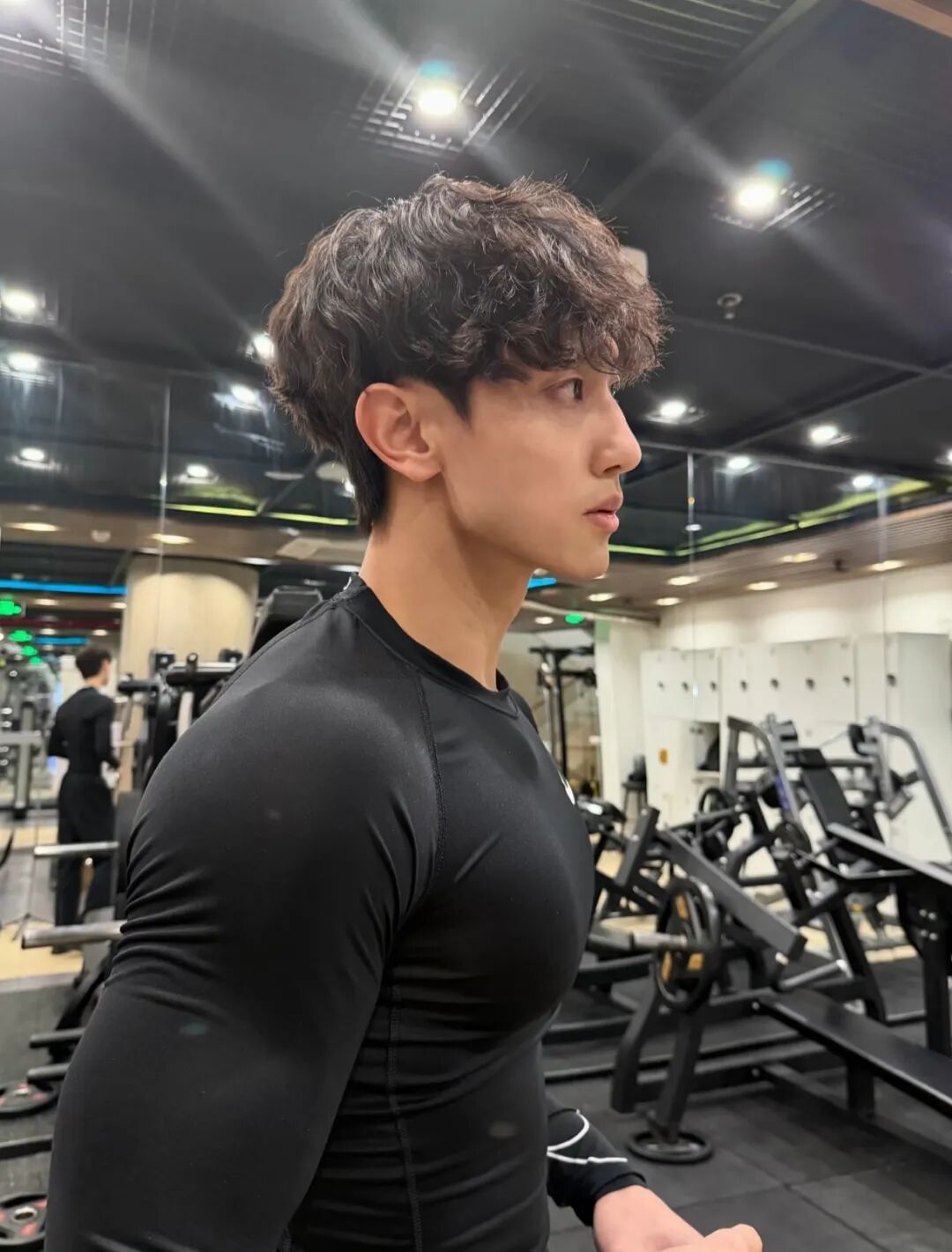 187cm 健身硬汉型男，黑皮大长腿发育的太好了...