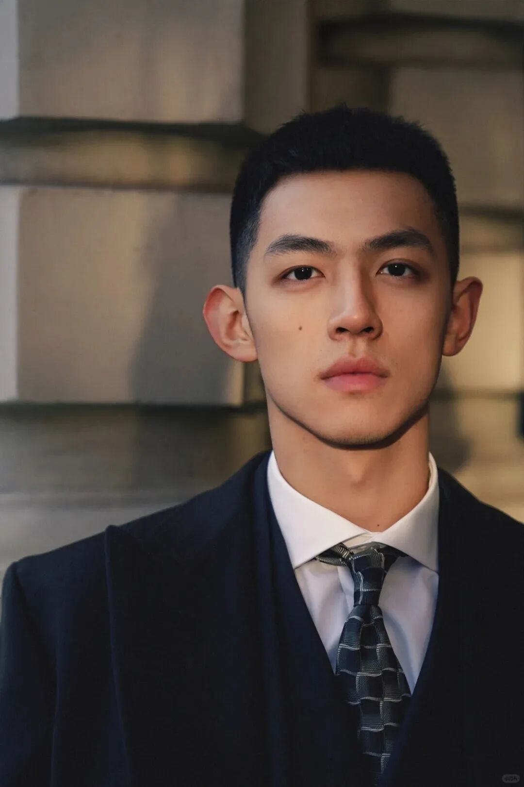 北大毕业典礼正装男主持人找到了,?想找这样的当男友! 北大毕业典礼正装男主持人找到了,?想找这样的当男友!