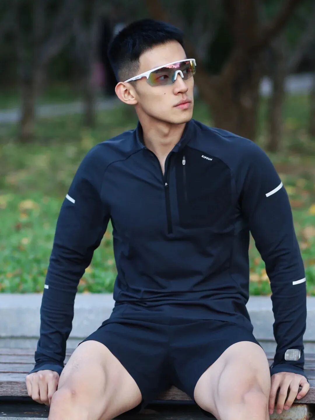 北大毕业典礼正装男主持人找到了,?想找这样的当男友! 北大毕业典礼正装男主持人找到了,?想找这样的当男友!