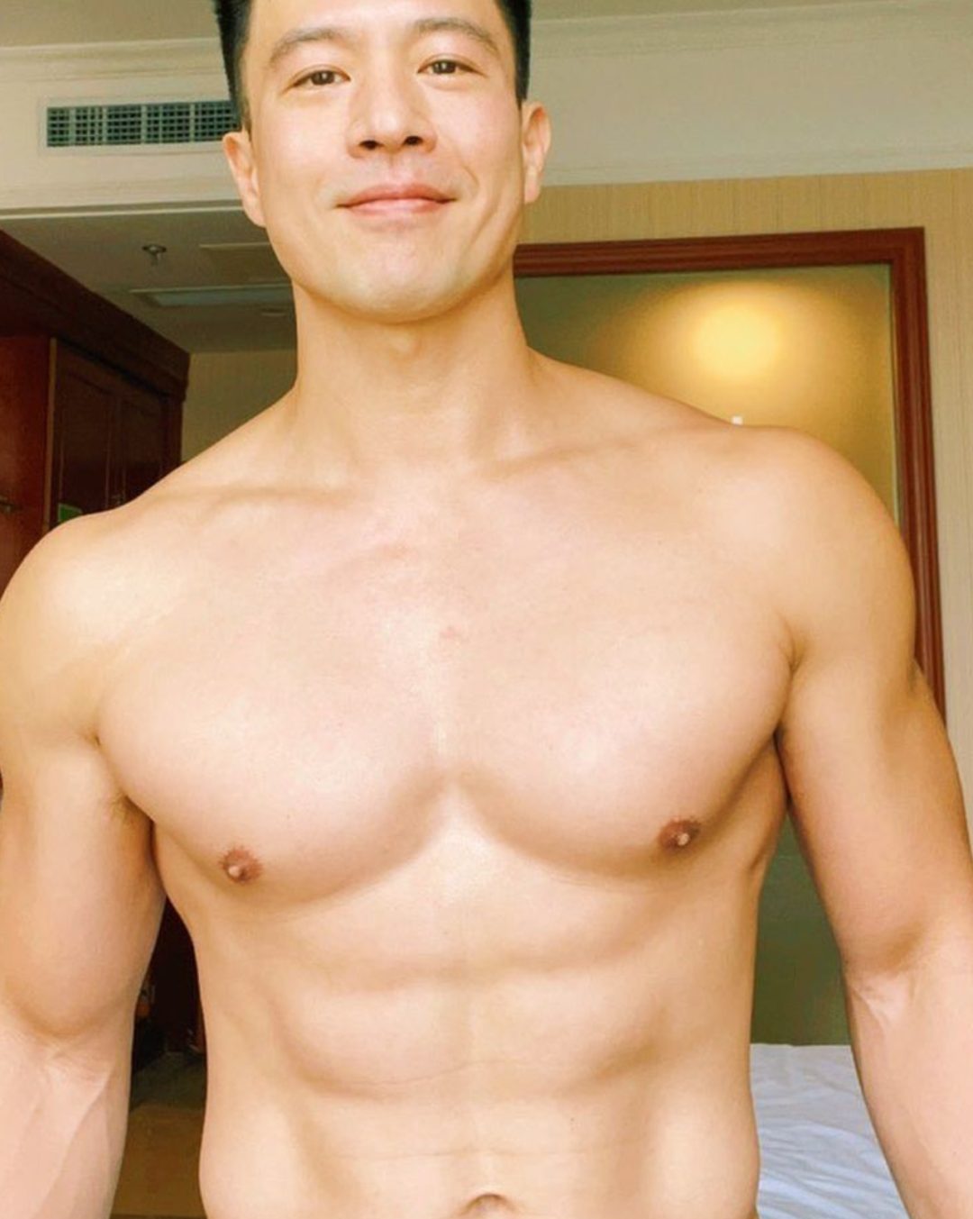 48 岁安志杰自拍私照流出，？？还被男粉表白..！！