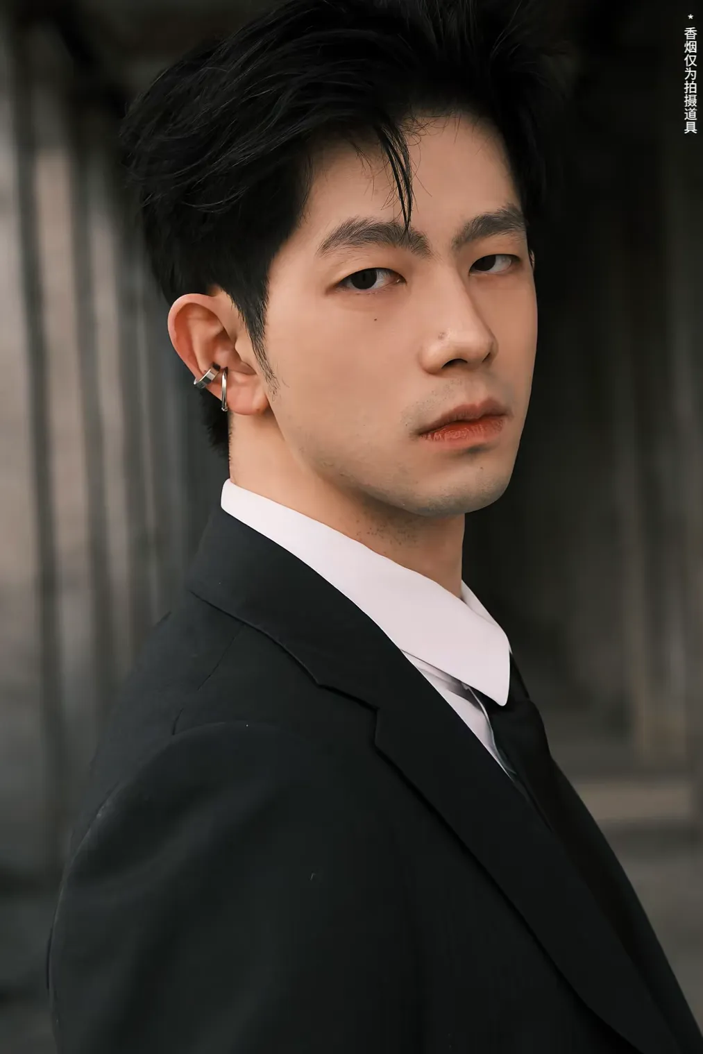 正装照让直男破防！武大退役小哥帅得人心花怒放！