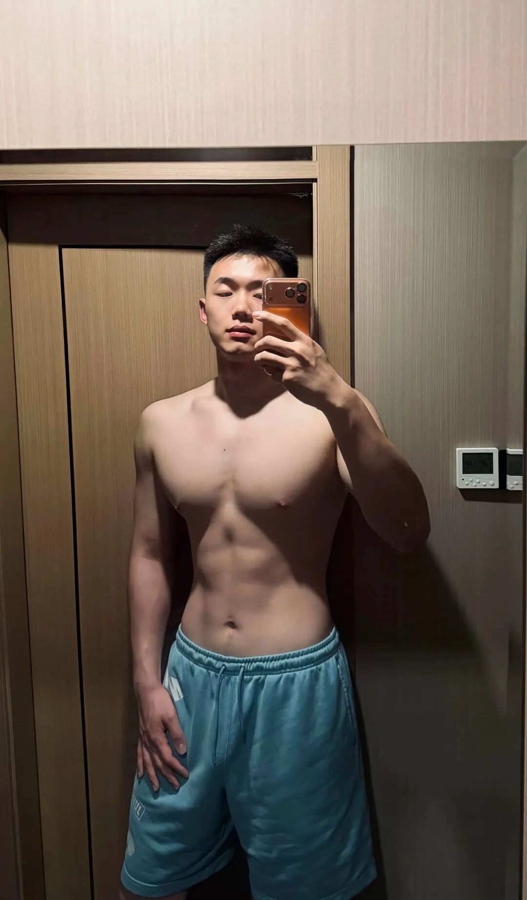 192cm 肉壮篮球裁判小哥，宽肩窄腰大粗腿