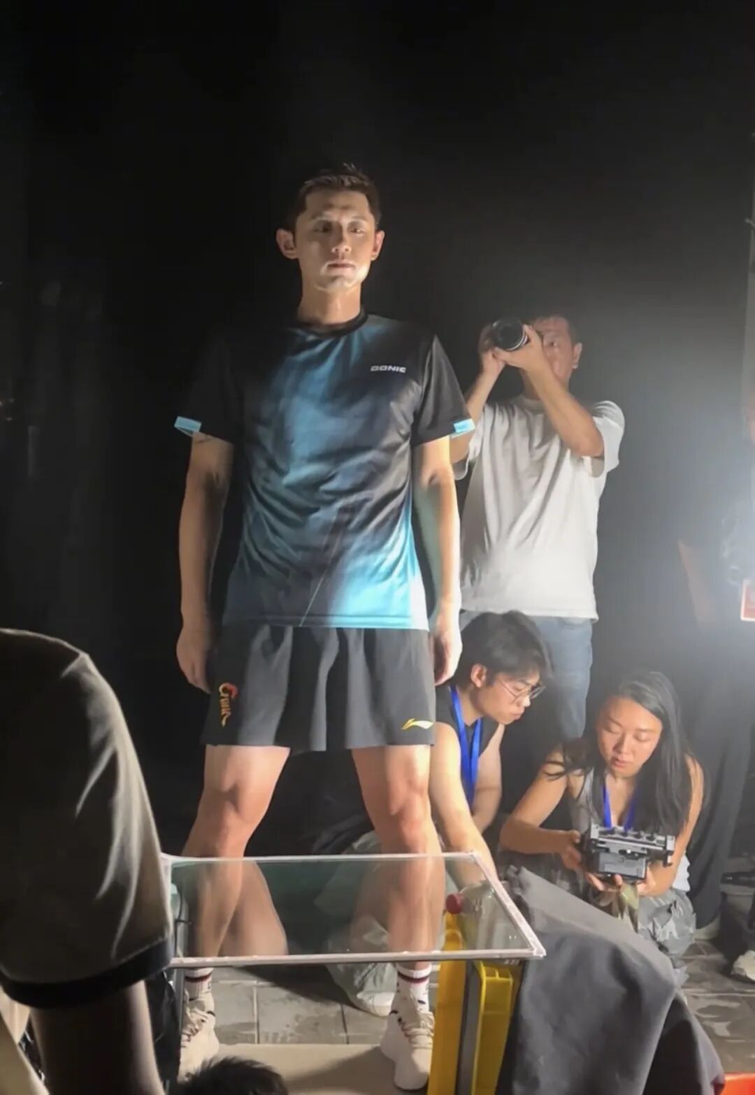 张继科深夜拍视频穿运动短裤被曝光，？太清晰太帅了！