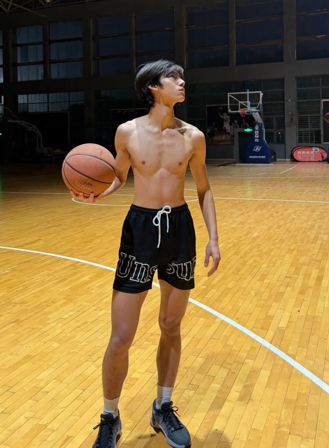 北体白袜篮球队长体育生，八块腹肌！学弟们的必吃榜 top1...