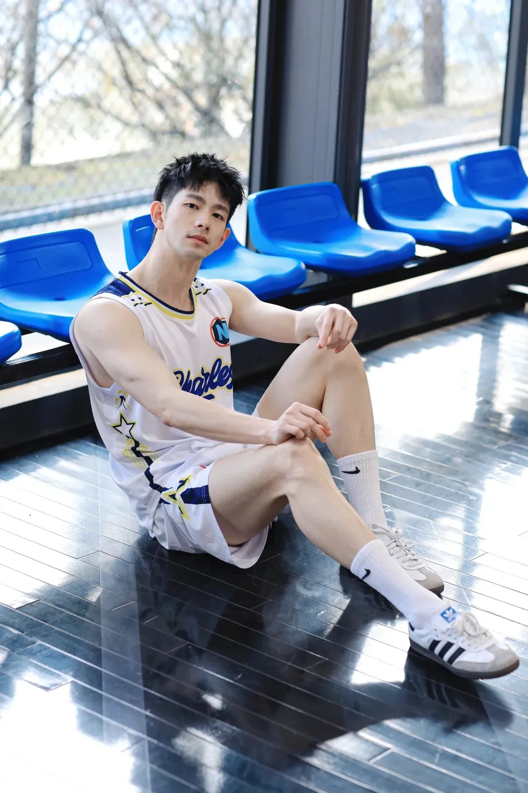 正装照让直男破防！武大退役小哥帅得人心花怒放！