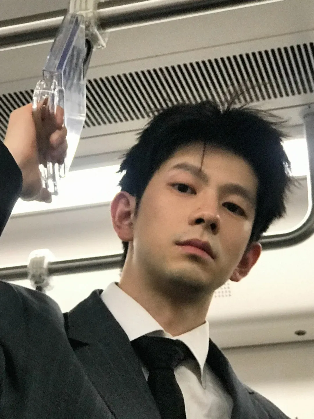 正装照让直男破防！武大退役小哥帅得人心花怒放！