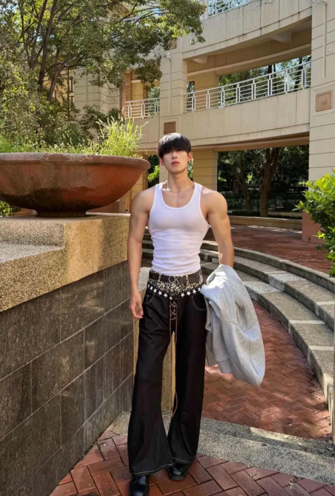 武汉 187 童颜巨肌健身小狼狗，颜值与身材反差满满...