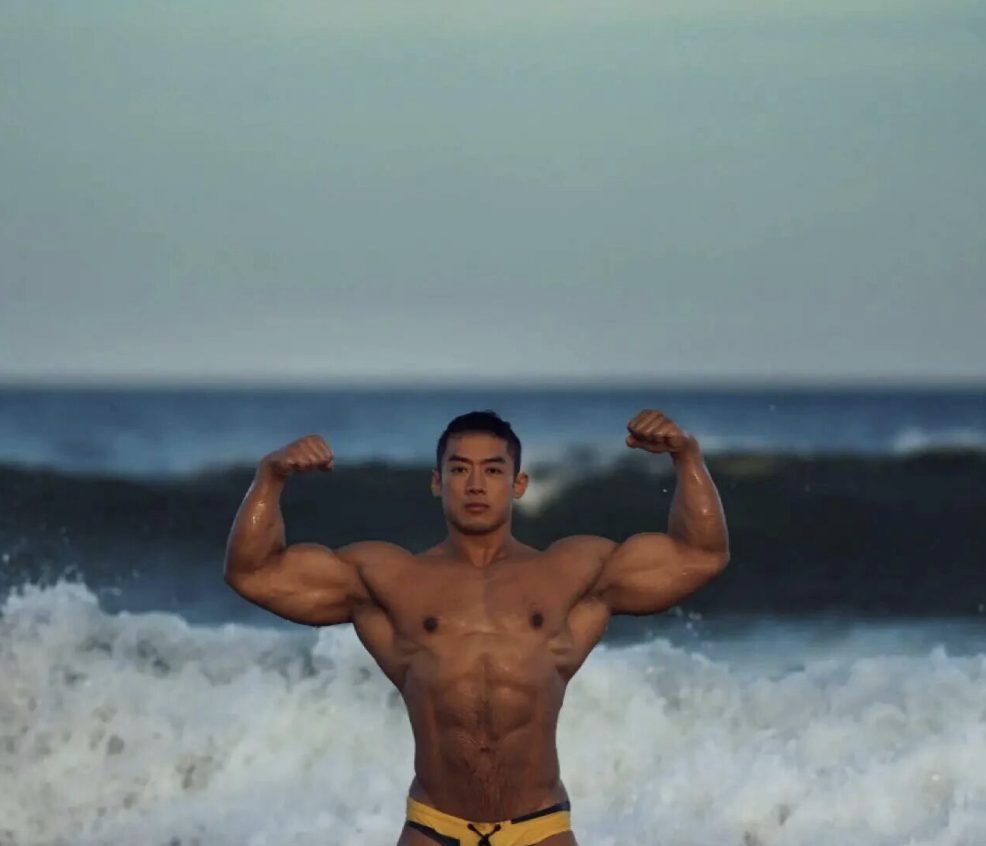 真·筋肉海王 海水浸湿的超壮胸肌 腹毛浓郁黑皮猛男