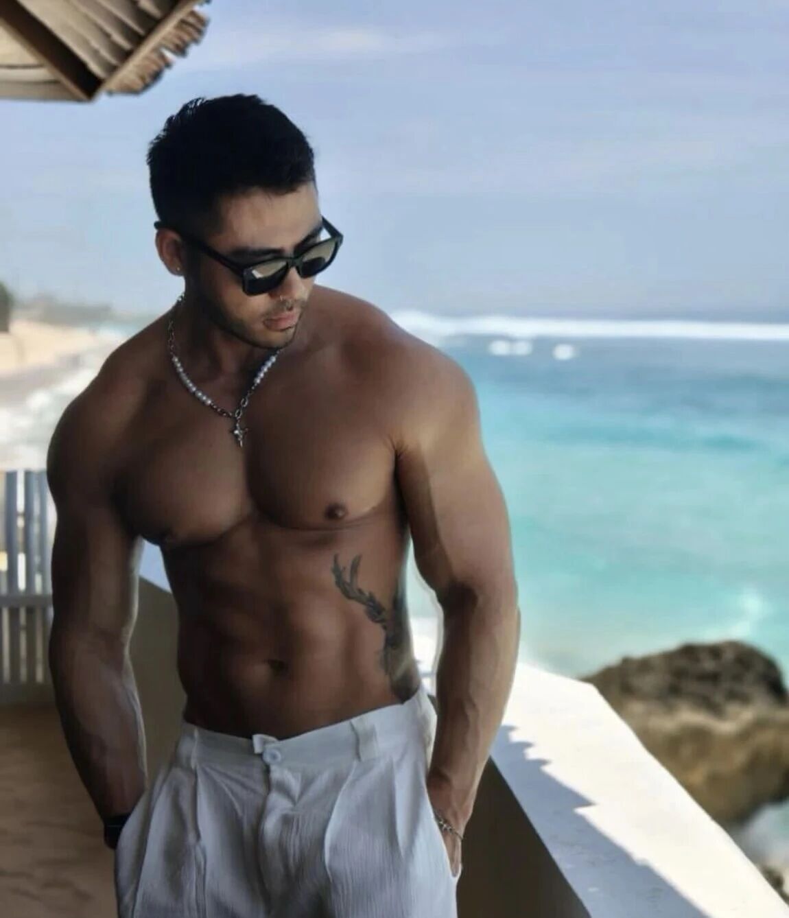 曼谷跨年表演的黑皮肌肉男，绝对是 Gogoboy 里的顶流！