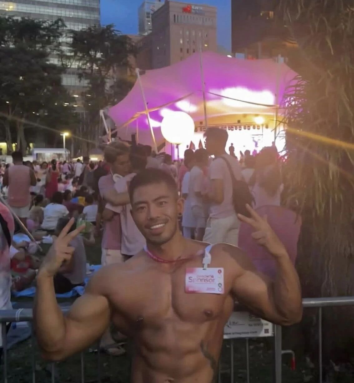 曼谷跨年表演的黑皮肌肉男，绝对是 Gogoboy 里的顶流！