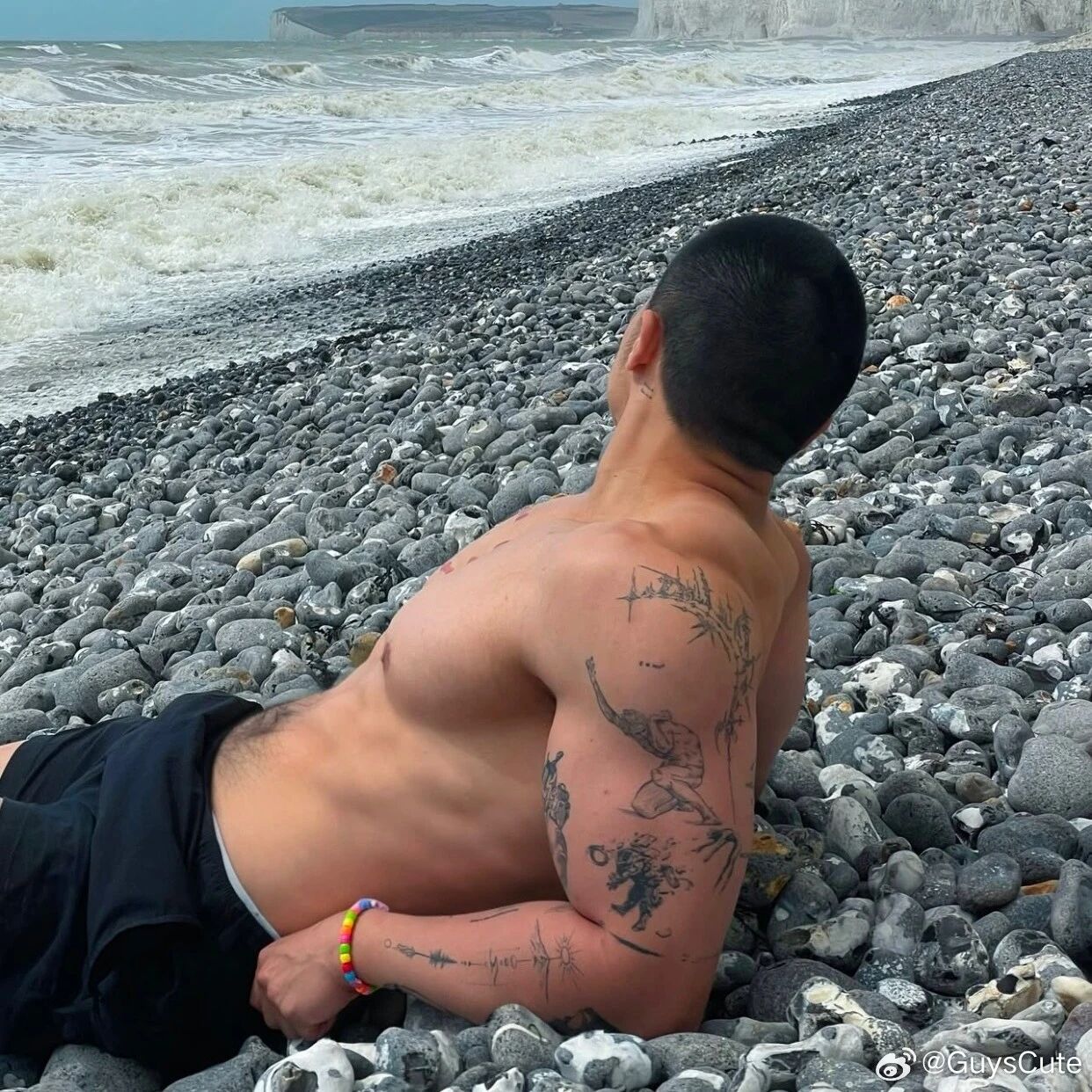 斯文败类教科书！白皮细狗真香！天使脸魔鬼身！| 鉴定网络热门帅哥