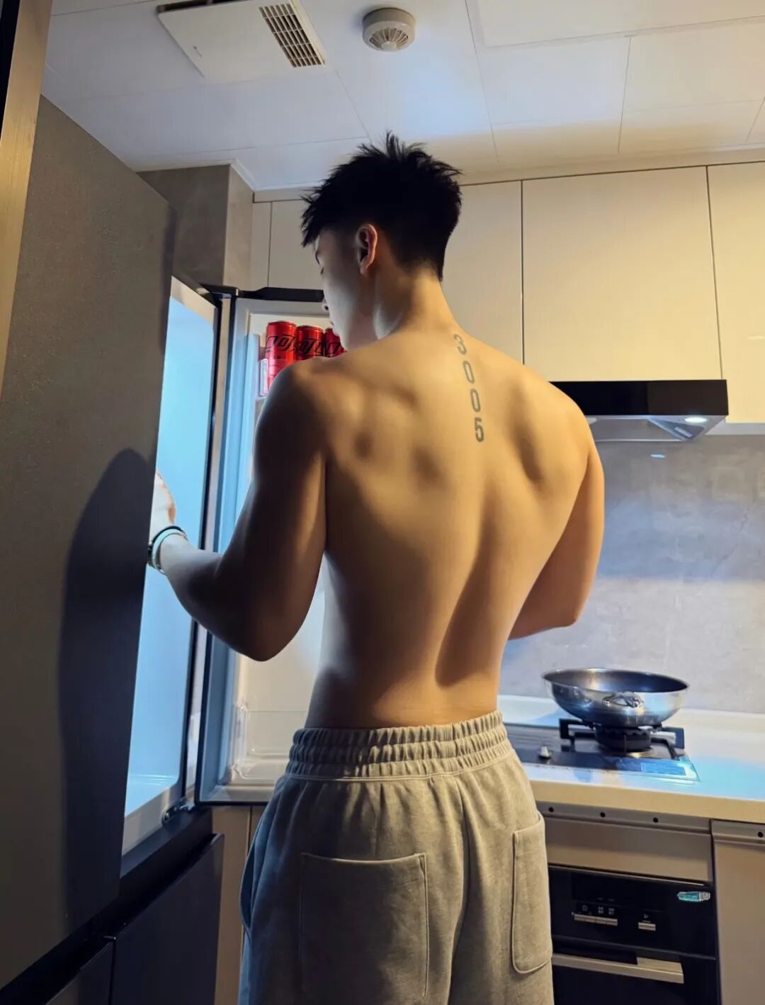 全网爆火的脂包肌篮球体育生！粗腿腹肌性张力满满....