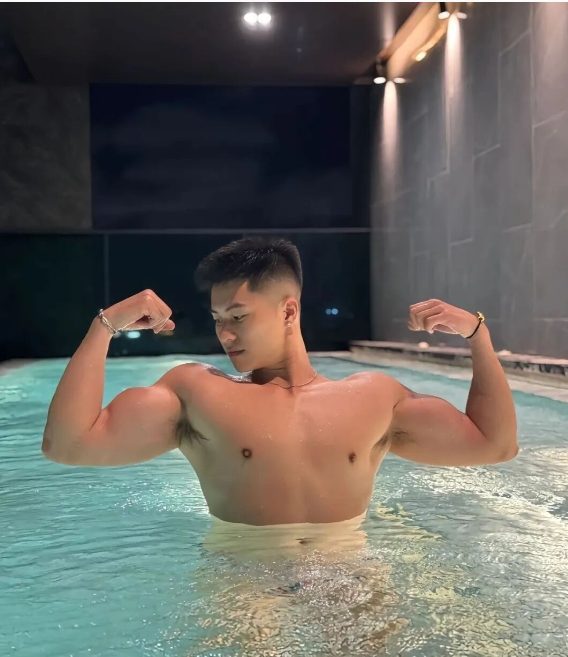 刘姥姥和迷彩兵哥一起的视频你看了吗？正装馋哭网友！