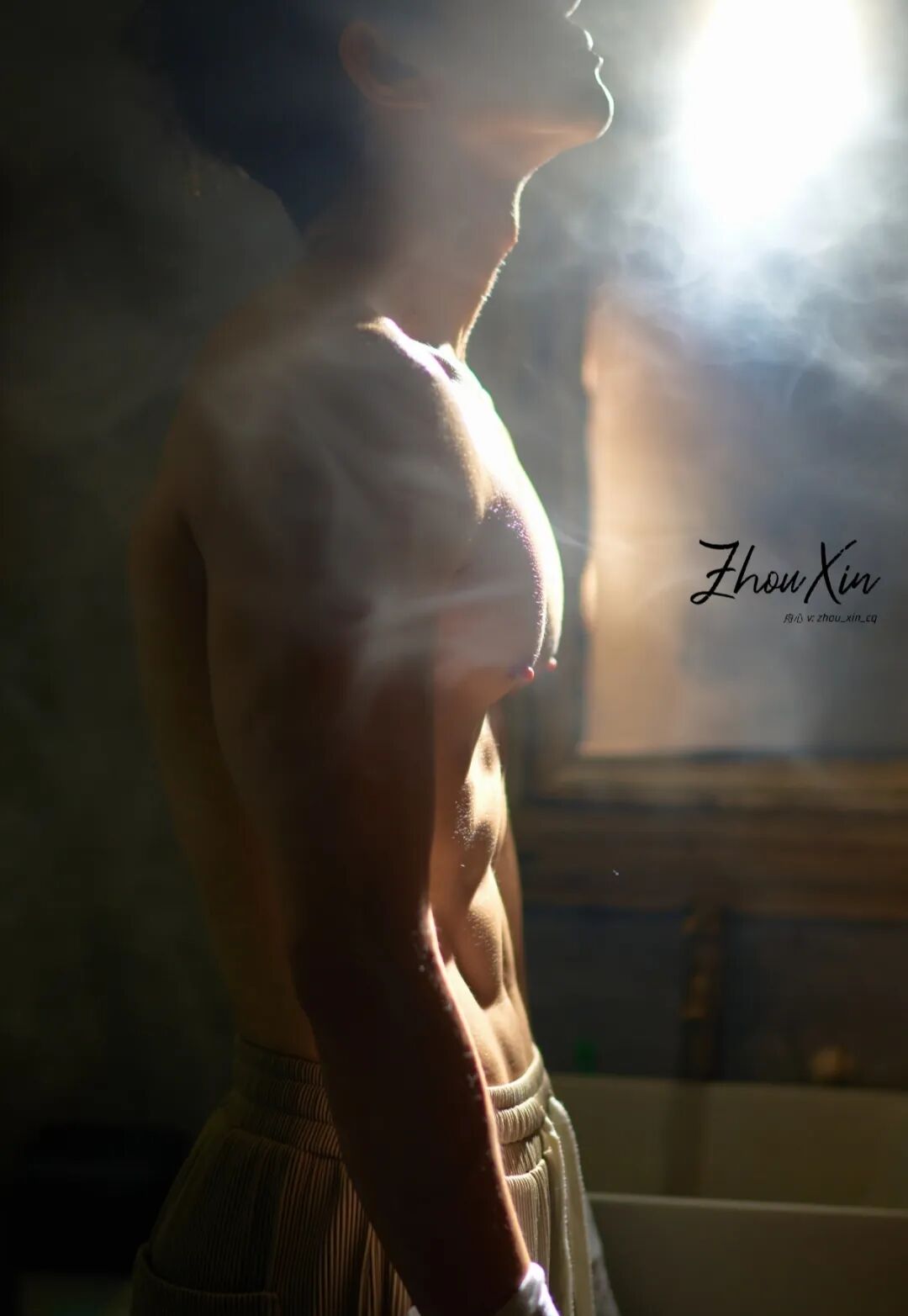 校园爆火的薄肌体育生狼狗学长!室外写真太诱人... 校园爆火的薄肌体育生狼狗学长!室外写真太诱人...