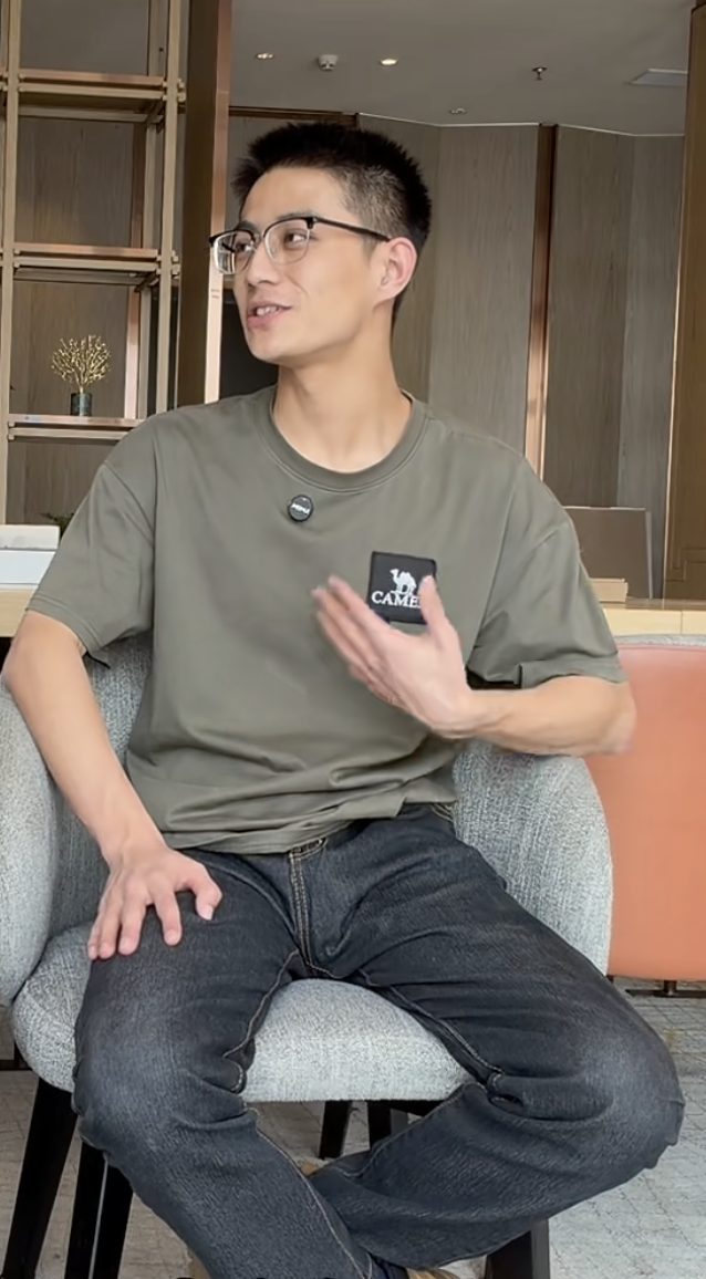 刘姥姥采访 03 年新疆男大生视频流出？果然喜大呀！