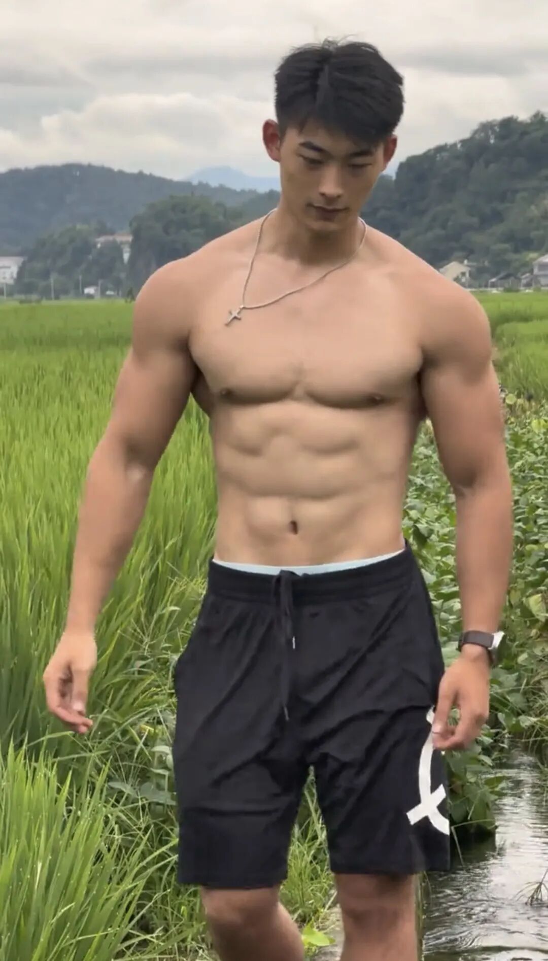 这个被健身房大哥带进圈的农村肌肉男!你还记得吗? 这个被健身房大哥带进圈的农村肌肉男!你还记得吗?