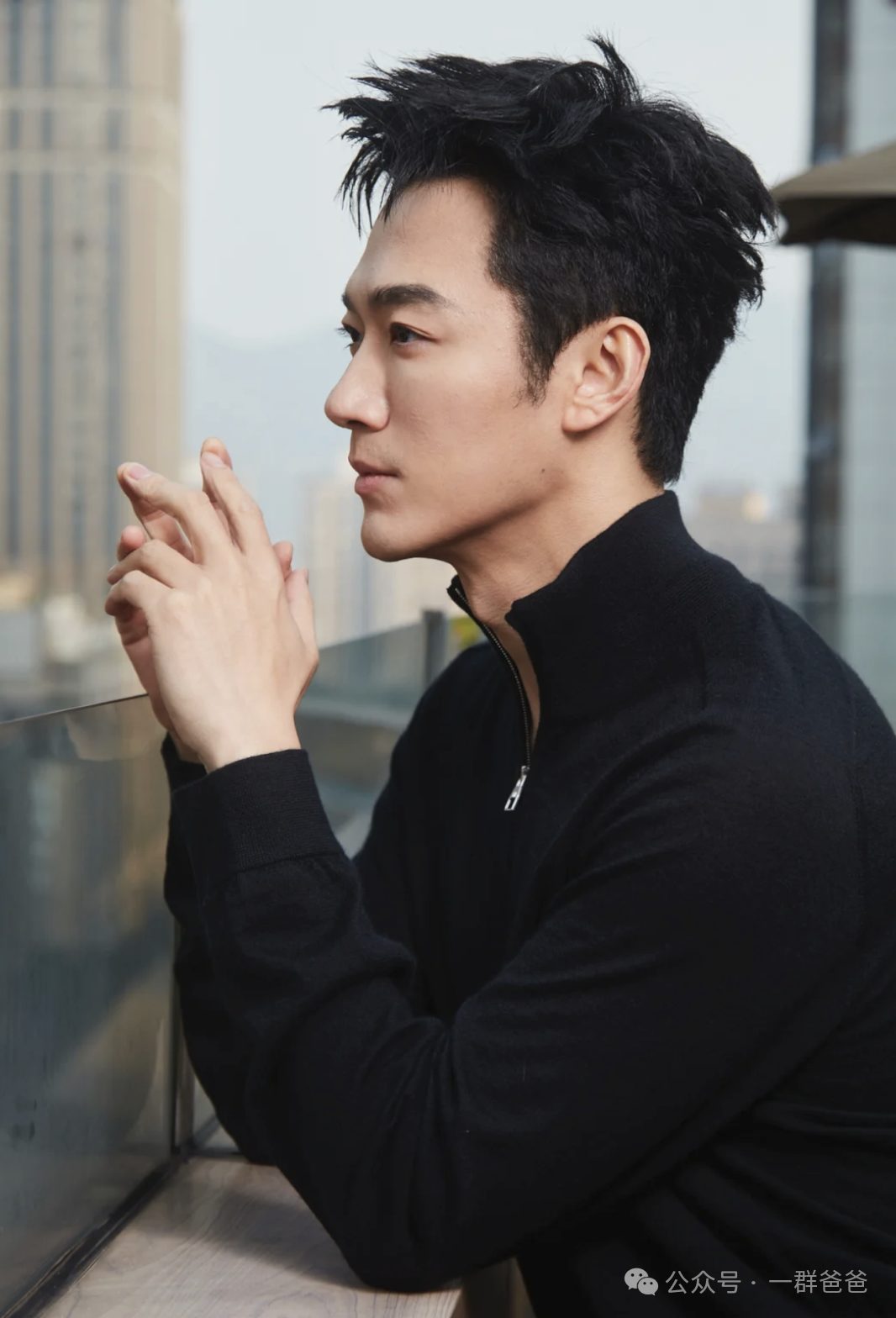 2026 春晚四川宜宾会场主持人张涛火出圈！大长腿帅哥！