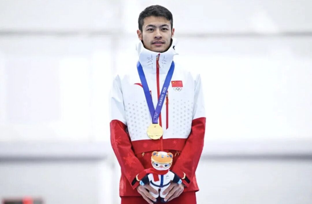 2026 冬奥会 185CM 黑龙江滑冰运动员宁忠岩得冠！自拍太上头。