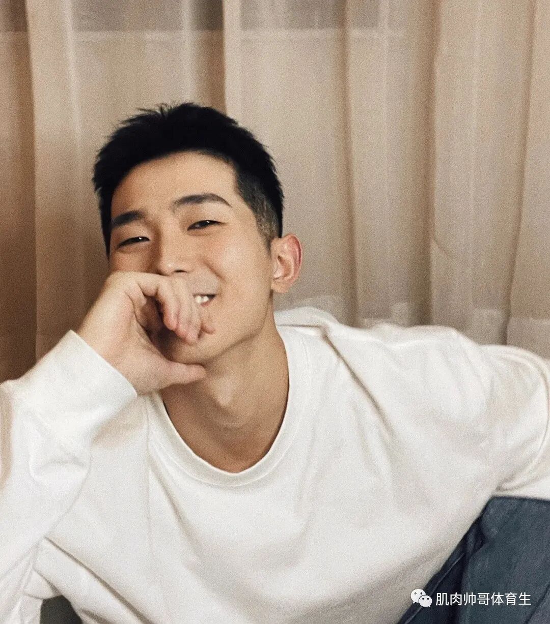 是你喜欢的小虎牙吗？成都暖男范儿的帅哥