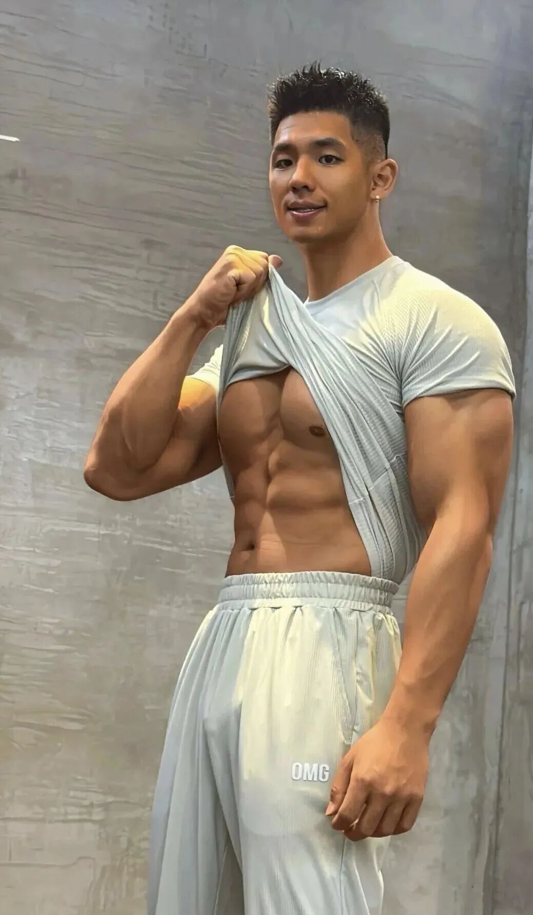 山东 188 黑皮肌肉壮汉，这荷尔蒙天花板身材，实力惊人