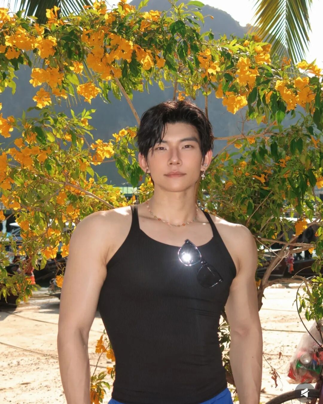 青岛痞帅脂包肌狼狗体育生，硕大身材网友直呼受不了...