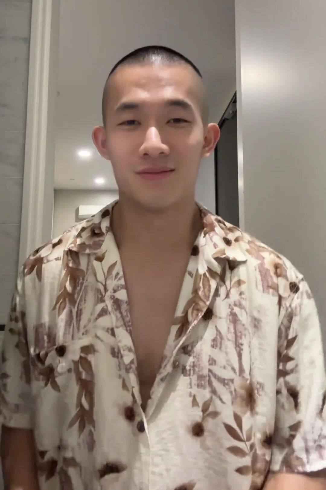 最受 G 圈喜欢的 X 痞帅博主出炉，他是下一个包晗吗？