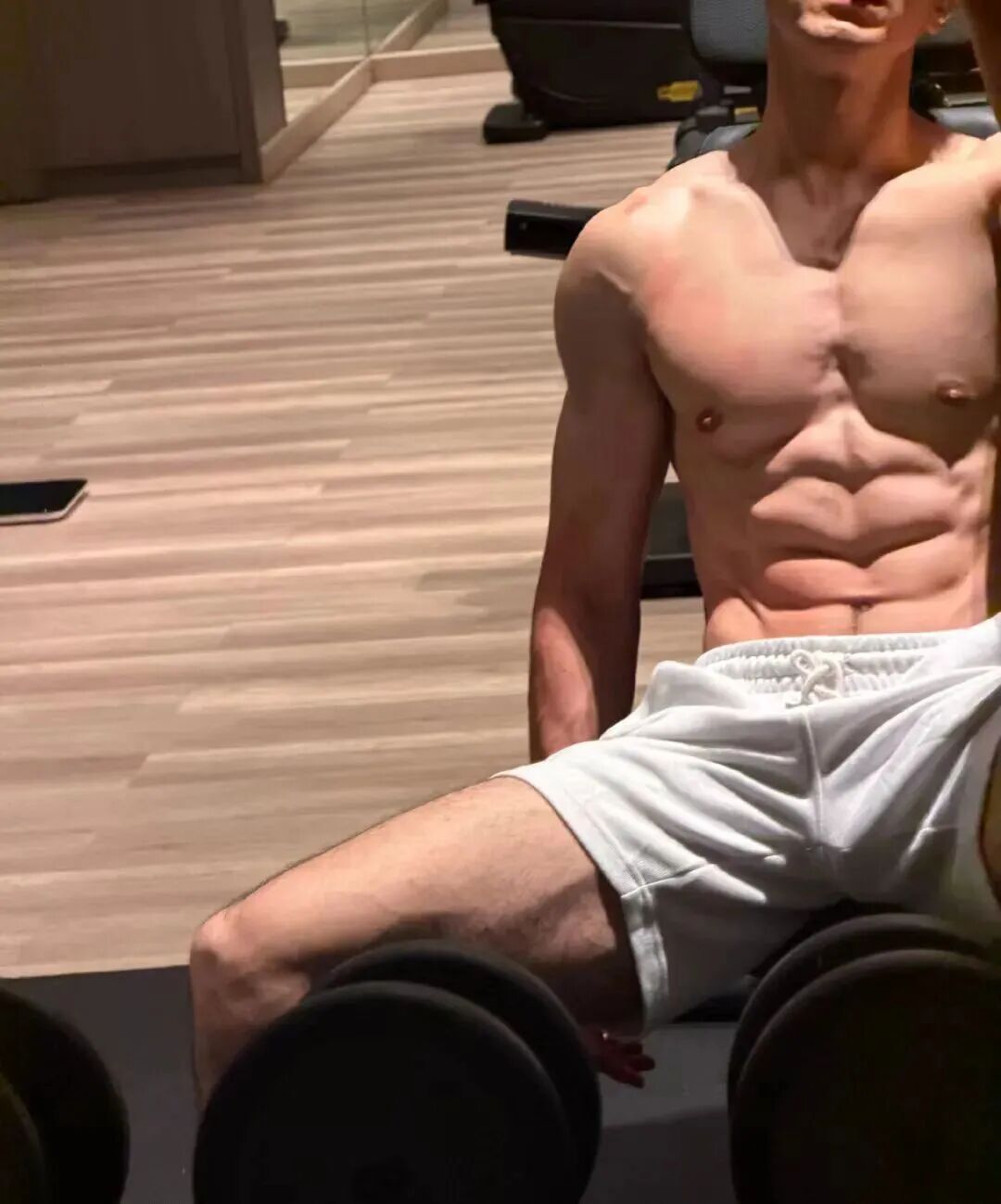 33 岁金瀚凭几张健身照杀疯了? 网友神评:“这才是铁打的硬汉!” 33 岁金瀚凭几张健身照杀疯了? 网友神评:“这才是铁打的硬汉!”