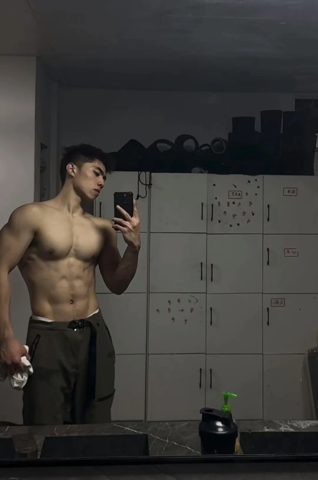 185 白皮精壮腹肌猛男，虎背熊腰男友力拉满....