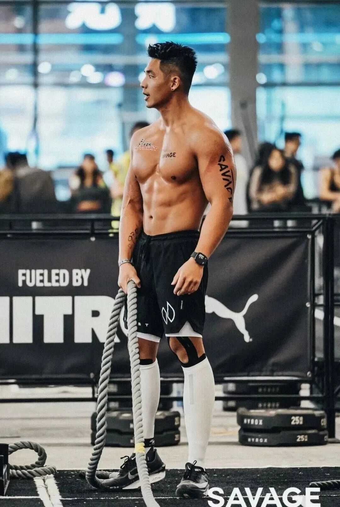 山东 188 黑皮肌肉壮汉，这荷尔蒙天花板身材，实力惊人