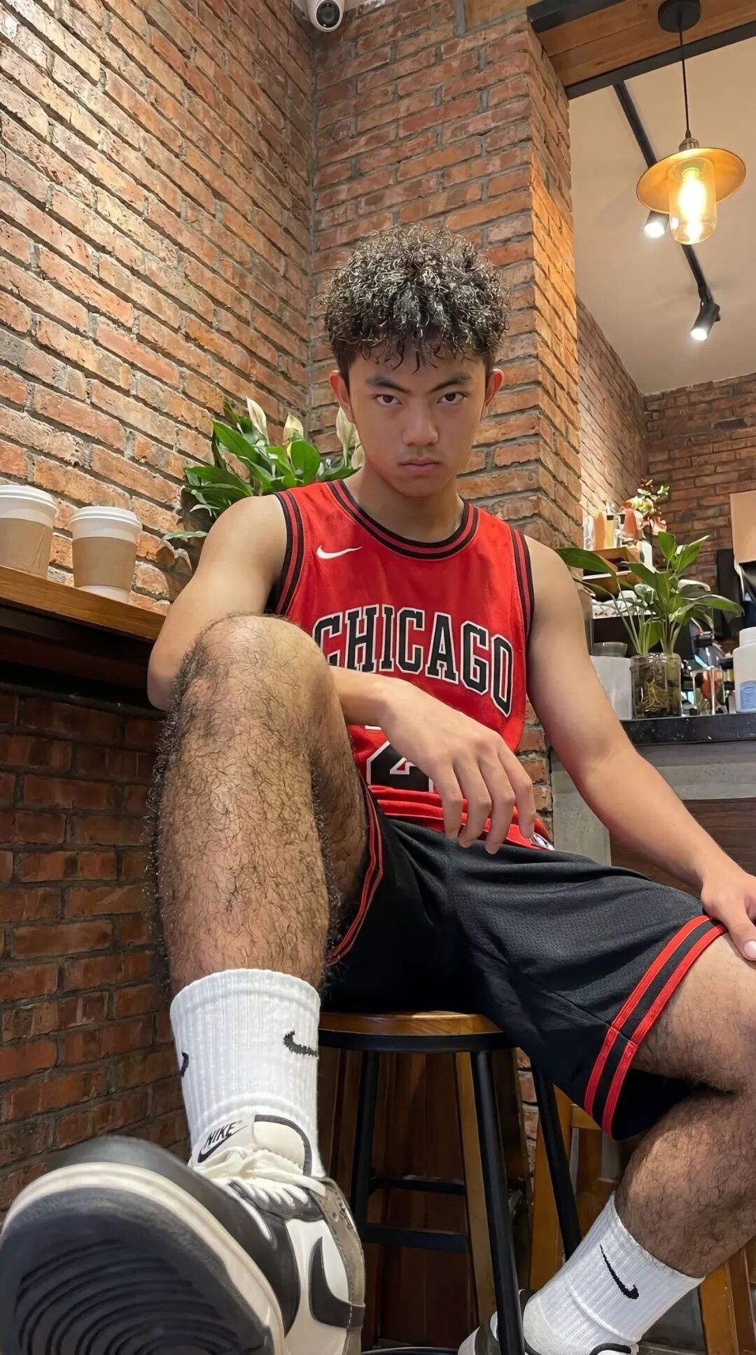 18 岁体育生腿毛太旺盛，！这枚新疆小哥不得了？