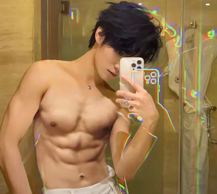 华语乐坛新晋“男菩萨”，腹肌比新歌更有亮点？