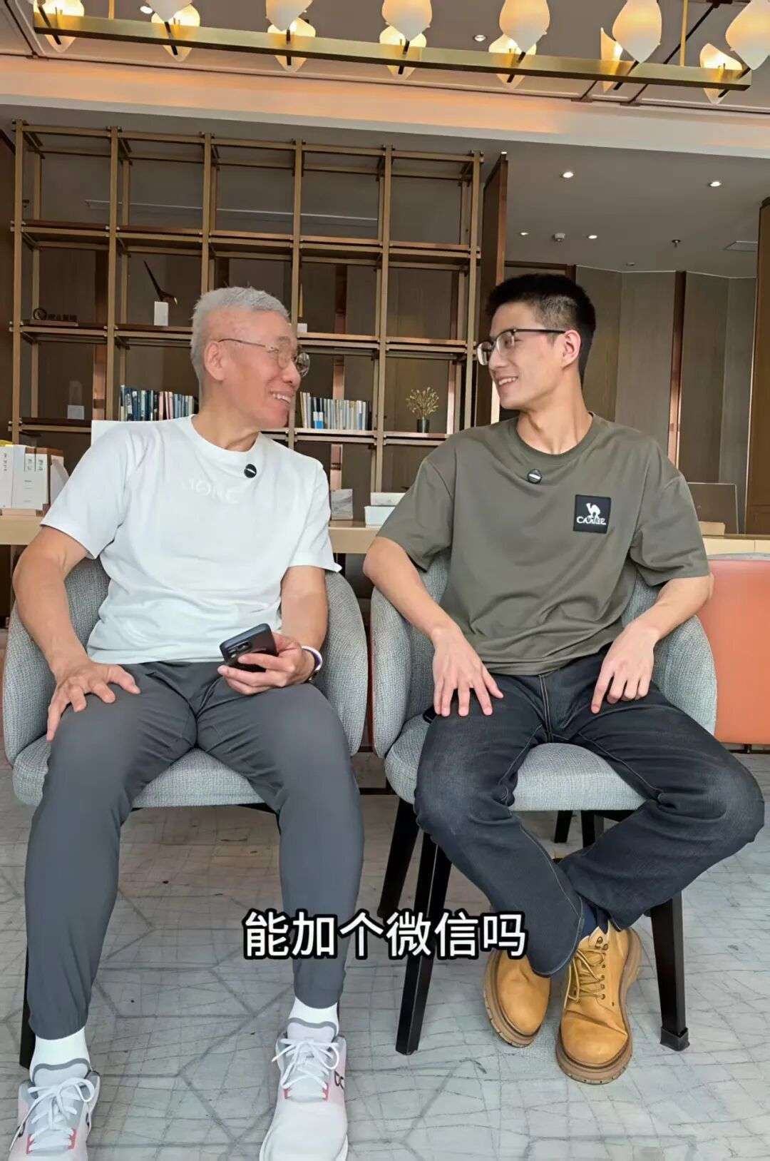 刘姥姥采访 03 年新疆男大生视频流出？果然喜大呀！