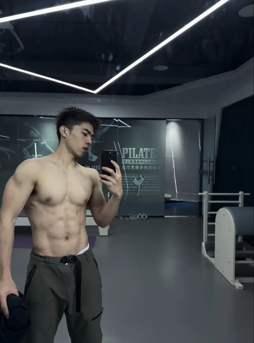 185 白皮精壮腹肌猛男,虎背熊腰男友力拉满.... 185 白皮精壮腹肌猛男,虎背熊腰男友力拉满....