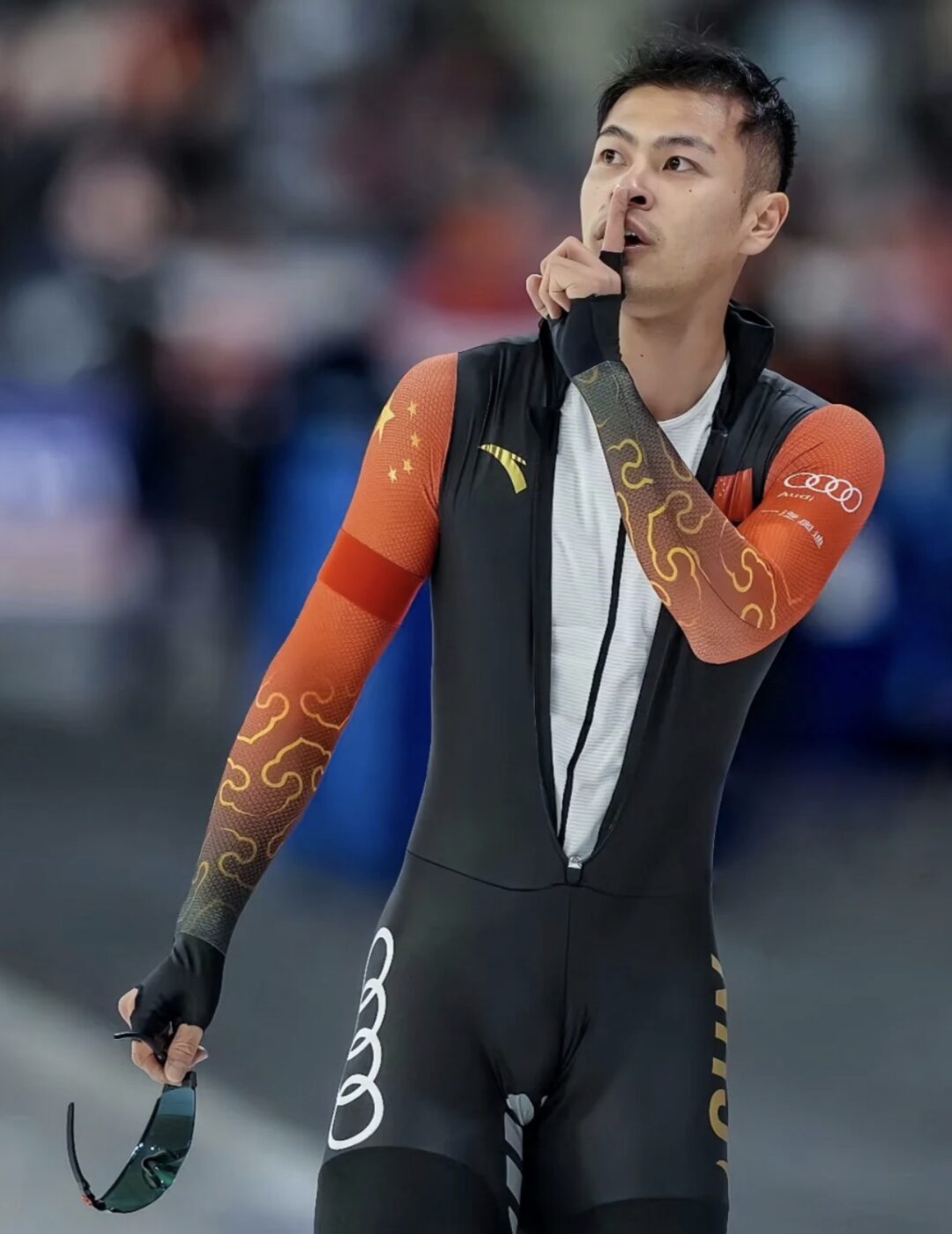 2026 冬奥会 185CM 黑龙江滑冰运动员宁忠岩得冠！自拍太上头。