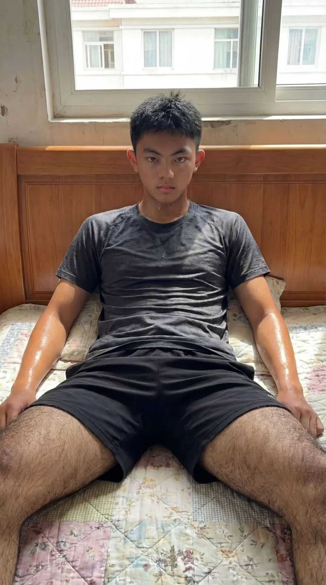 18 岁体育生腿毛太旺盛，！这枚新疆小哥不得了？