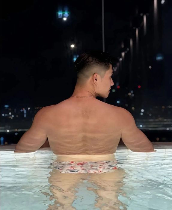 刘姥姥和迷彩兵哥一起的视频你看了吗？正装馋哭网友！